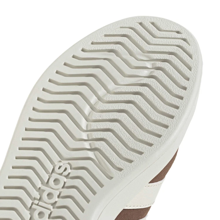KJ4820_9_FOOTWEAR_Photography_Detail View 2_white.jpg