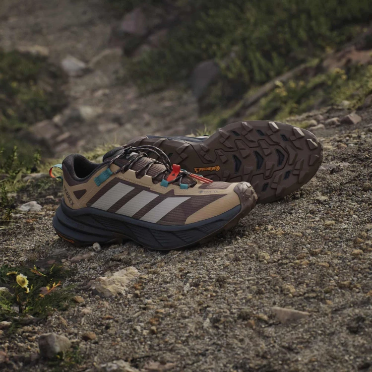 KJ4429_21_FOOTWEAR_Photography_HeroMrktng View 8.jpg