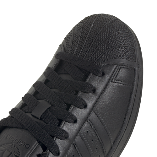 JI0081_9_FOOTWEAR_Photography_Detail View 2_white.png