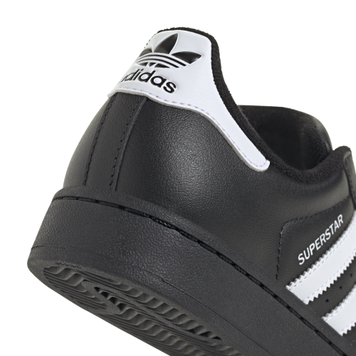 JH9977_8_FOOTWEAR_Photography_Detail View 1_white.png