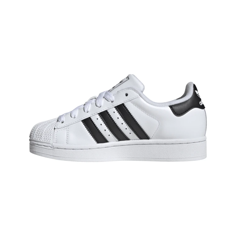 JH9976_5_FOOTWEAR_Photography_Side Medial Center View_white.png