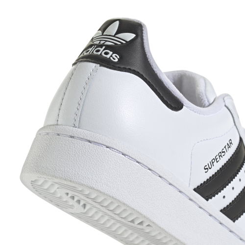 JH9976_8_FOOTWEAR_Photography_Detail View 1_white.png