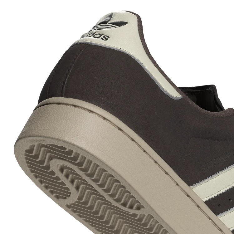 IH9314_9_FOOTWEAR_Photography_Detail View 2_white.png
