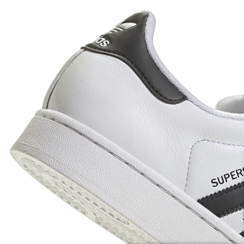 IH8659_9_FOOTWEAR_Photography_Detail View 2_white.png