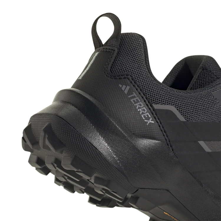 JQ2222_8_FOOTWEAR_Photography_Detail View 1_white.png