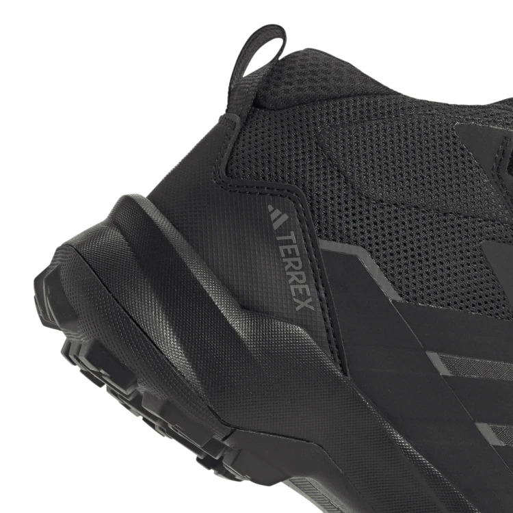 JQ2219_8_FOOTWEAR_Photography_Detail View 1_white.png