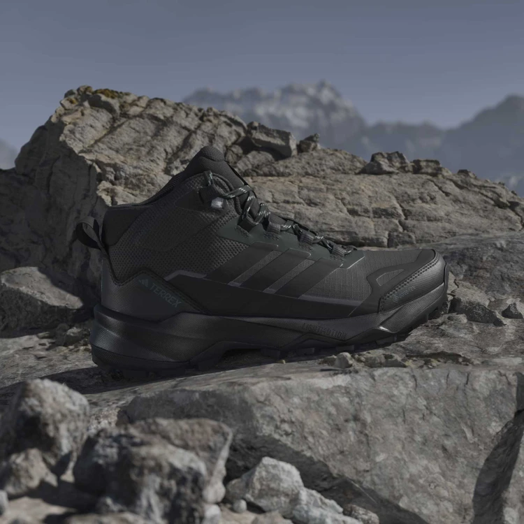 JQ2219_15_FOOTWEAR_Photography_HeroMrktng View 3.jpg