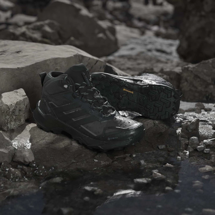 JQ2219_20_FOOTWEAR_Photography_HeroMrktng View 8.jpg