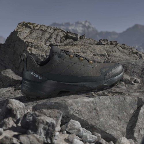 JQ2213_16_FOOTWEAR_Photography_HeroMrktng View 3.jpg