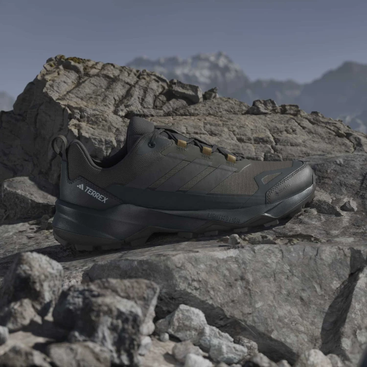 JQ2213_16_FOOTWEAR_Photography_HeroMrktng View 3.jpg