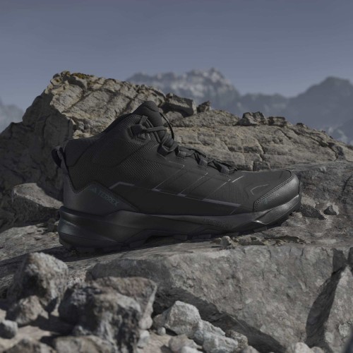 JQ2207_15_FOOTWEAR_Photography_HeroMrktng View 3.jpg