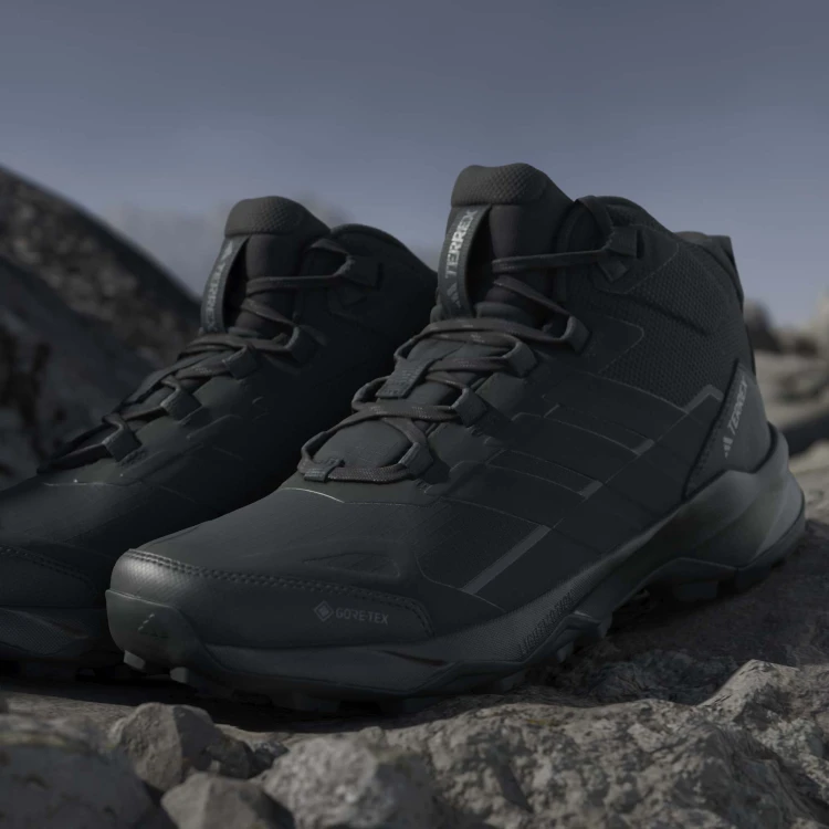 JQ2207_21_FOOTWEAR_Photography_HeroMrktng View 9.jpg