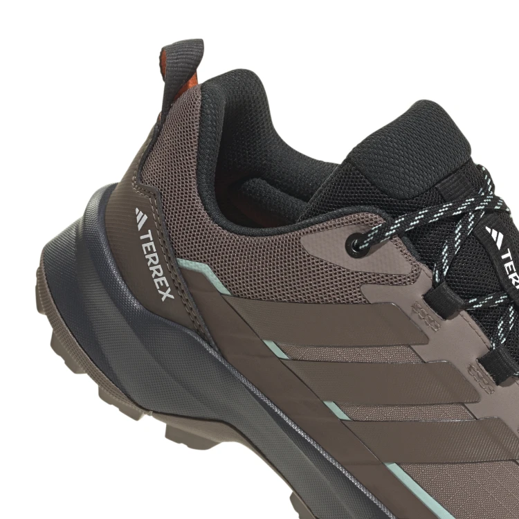 JH7806_8_FOOTWEAR_Photography_Detail View 1_white.png