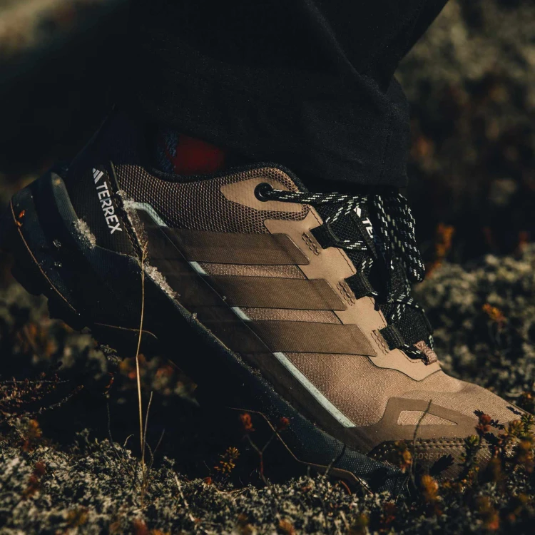 JH7806_17_FOOTWEAR_Photography_HeroMrktng View 5.jpg