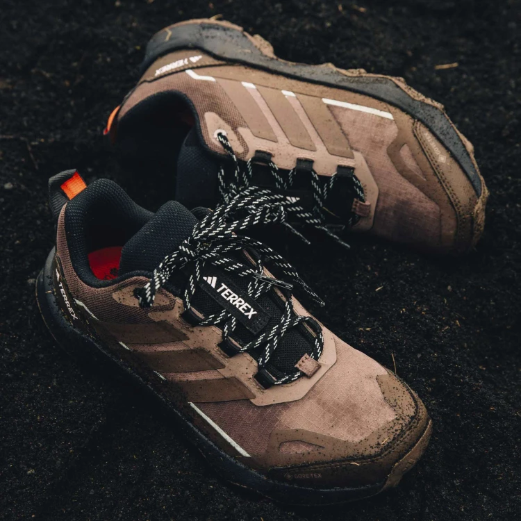 JH7806_18_FOOTWEAR_Photography_HeroMrktng View 6.jpg