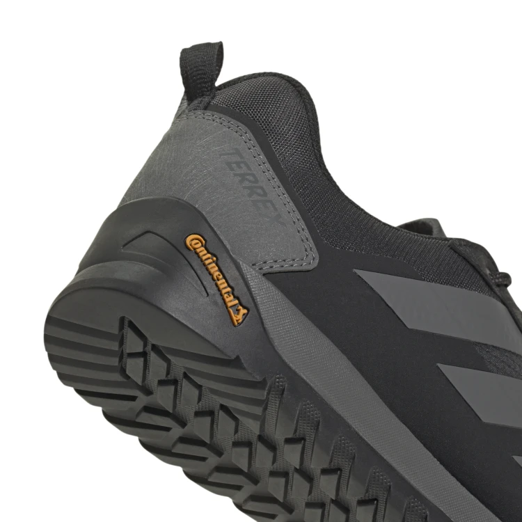 JS4327_8_FOOTWEAR_Photography_Detail View 1_white.png