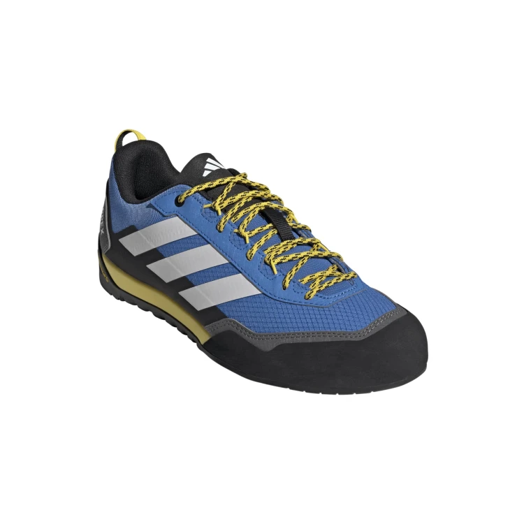 JS4330_6_FOOTWEAR_Photography_Front Lateral Top View_white.jpg