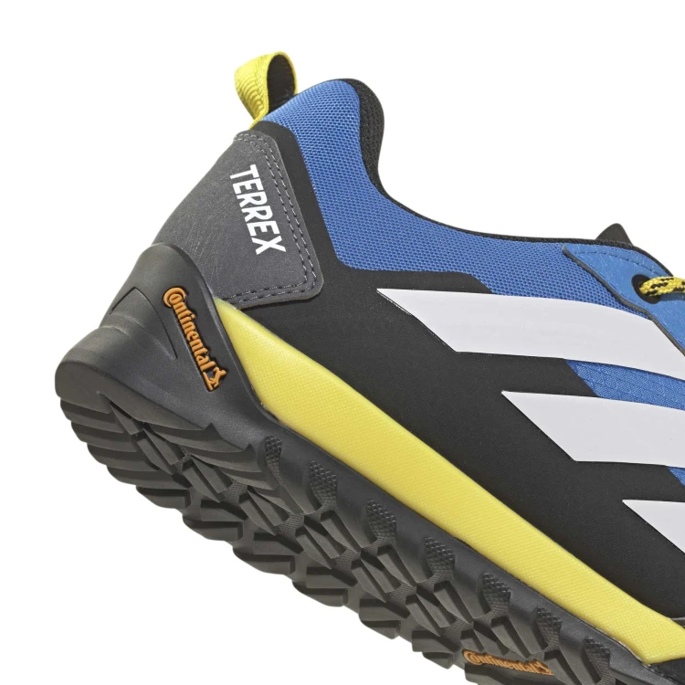 JS4330_8_FOOTWEAR_Photography_Detail View 1_white.jpg