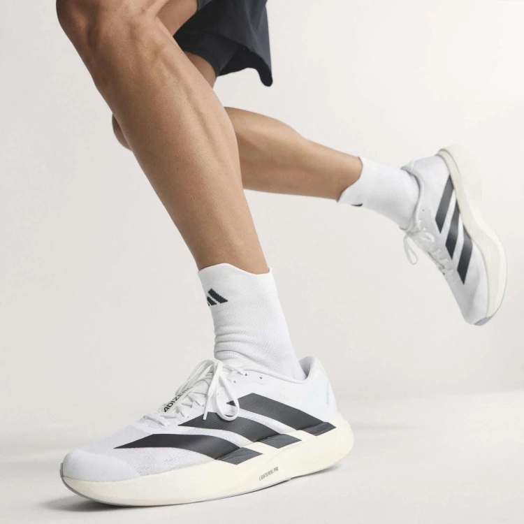 JH6206_15_FOOTWEAR_Photography_HeroMrktng View 3.jpg