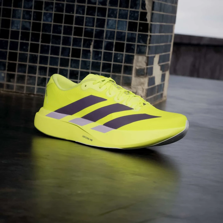 JR2024_16_FOOTWEAR_Photography_HeroMrktng View 3.jpg